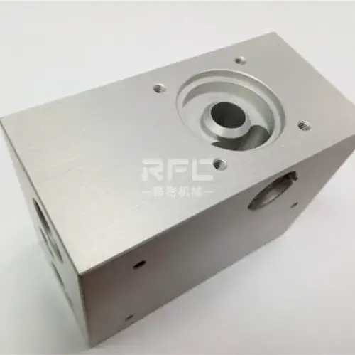 Valve port of medical ventilator